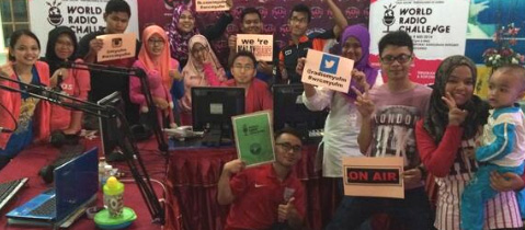 Malasia / Foto familiar del equipo de MyU FM